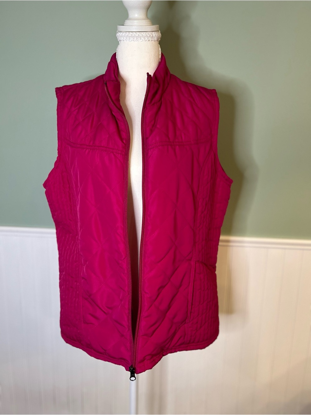 Relativity Quilted Sleeveless Vest in Fuchsia. Size XL Petite